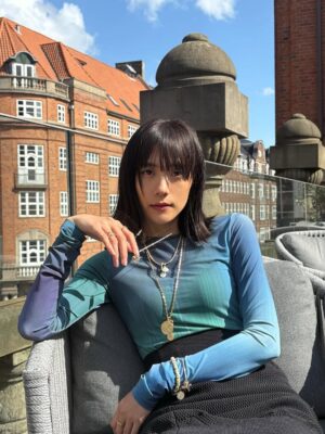 Airi Matsui Instagram - @theofficialpandora 💍

8/28発売の新作
pandora talisman(タリスマン) コレクション🪙🤍

カスタムだけじゃなく、
裏表で楽しめるから気分で変えたり
色んなシーンで使える事間違いなし✨

ひとつひとつデザインにラテン語のメッセージが刻まれていて
お守りジュエリーとして身に纏いたい…♡

#shotforpandora
#パンドラジュエリー
