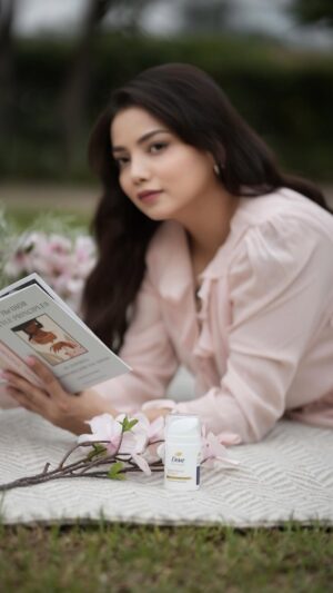 Aisha Mahdi Instagram - Are you ready to have hair that shines with strength and health? 🌸 

Meet the Dove Peptide Bond Strength Leave-In Crème Serum—your ultimate bond-repair secret!
It has 5% Protein Peptides & Bio- Protein Care which penetrates and reconstructs broken hair bonds upto 100%*. 💫

Make it a part of your bond reconstruction routine today and Witness hair REBORN upto 20X STRONGER vs damage*!

(*Based on lab tests with Dove Peptide Bond Strength Range vs Non-Conditioning Shampoo, with regular use.)

#ad #BondPeptide #DoveHairCare #dovepartner #HealthyHair #DoveIndia #HairRepair #BondRepair