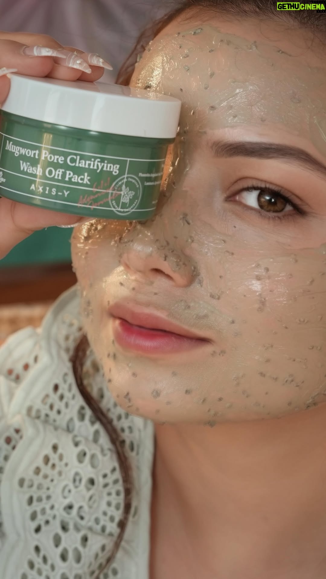Aisha Mahdi - 108.6K Likes - // Who else feels the festive rush? 🙋‍♀️✨

I’m taking a moment to reset with my secret weapon: the Axis-Y Mugwort Pore Clarifying Wash Off Pack!

It’s packed with mugwort goodness and those Adzuki bean granules are a game changer for smooth skin! 💖
Rinse off and reveal your glow! 

Are you ready to shine?

Drop a ‘Glow’ in the comments for the link!

Get yours now and show your skin some LOVE! 

@axisy_official #AD #AxisY #AxisYMugwortWashOffPack 
#KBeautySkincare.