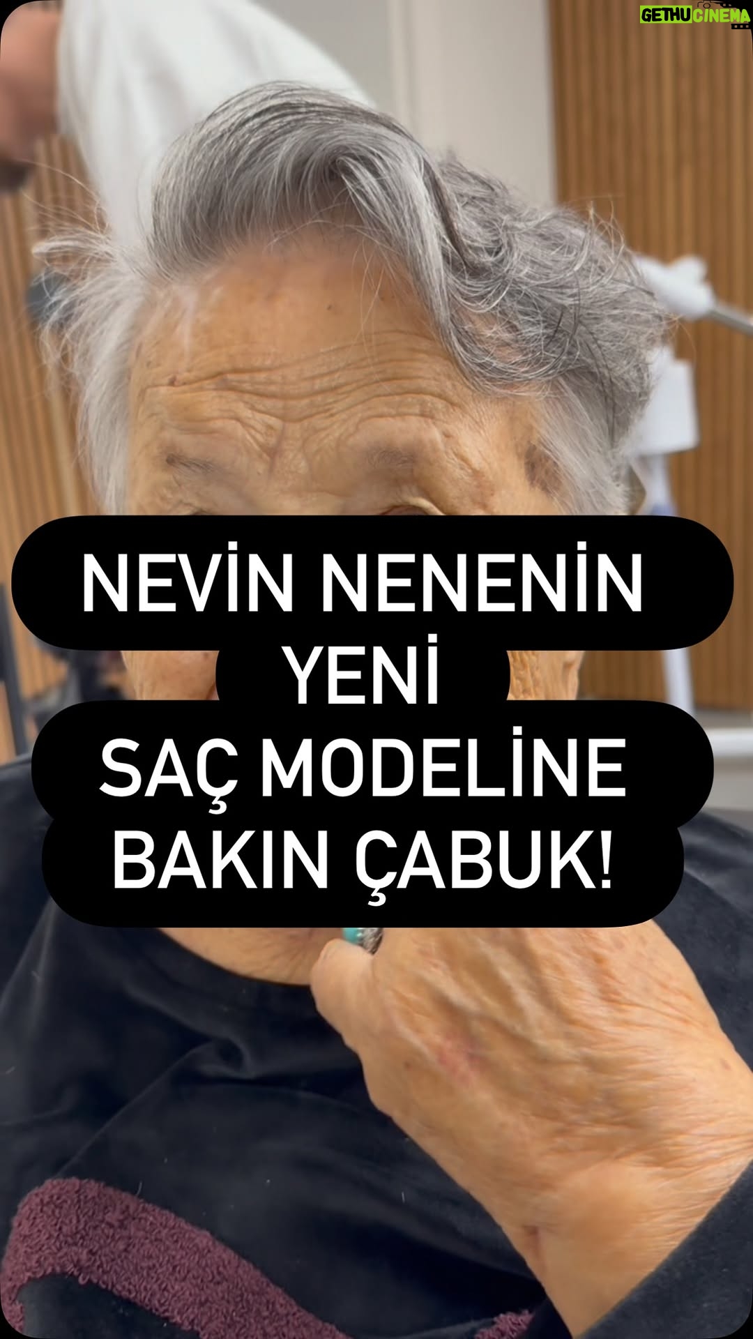 Akasya Asıltürkmen - 6.5K Likes - Kısa kestirmek ya da kestirmemek, işte bütün mesele bu 😂😂😂

Anlatmaya gerek yok, göreceksiniz. Mutlu sonlu ama, çok kraliçe oldu. Tarz sahibi, huysuz ve tatlı Nevin! 

Canım Can, anlayışınız, sevgi dolu yaklaşımınız ve harika ilginiz için ayrıca teşekkür ederiz. Ben saçıma dokunduramadım, yarın geliyorum, ona göre. Ama kısa olmasın bak! 😆😂😂

#Kıvırcıksaçkesimleri  #creativesalon216 #tanıtım  #ortaklık #akasyatips @kivirciksac_kesimleri @creativesalon216