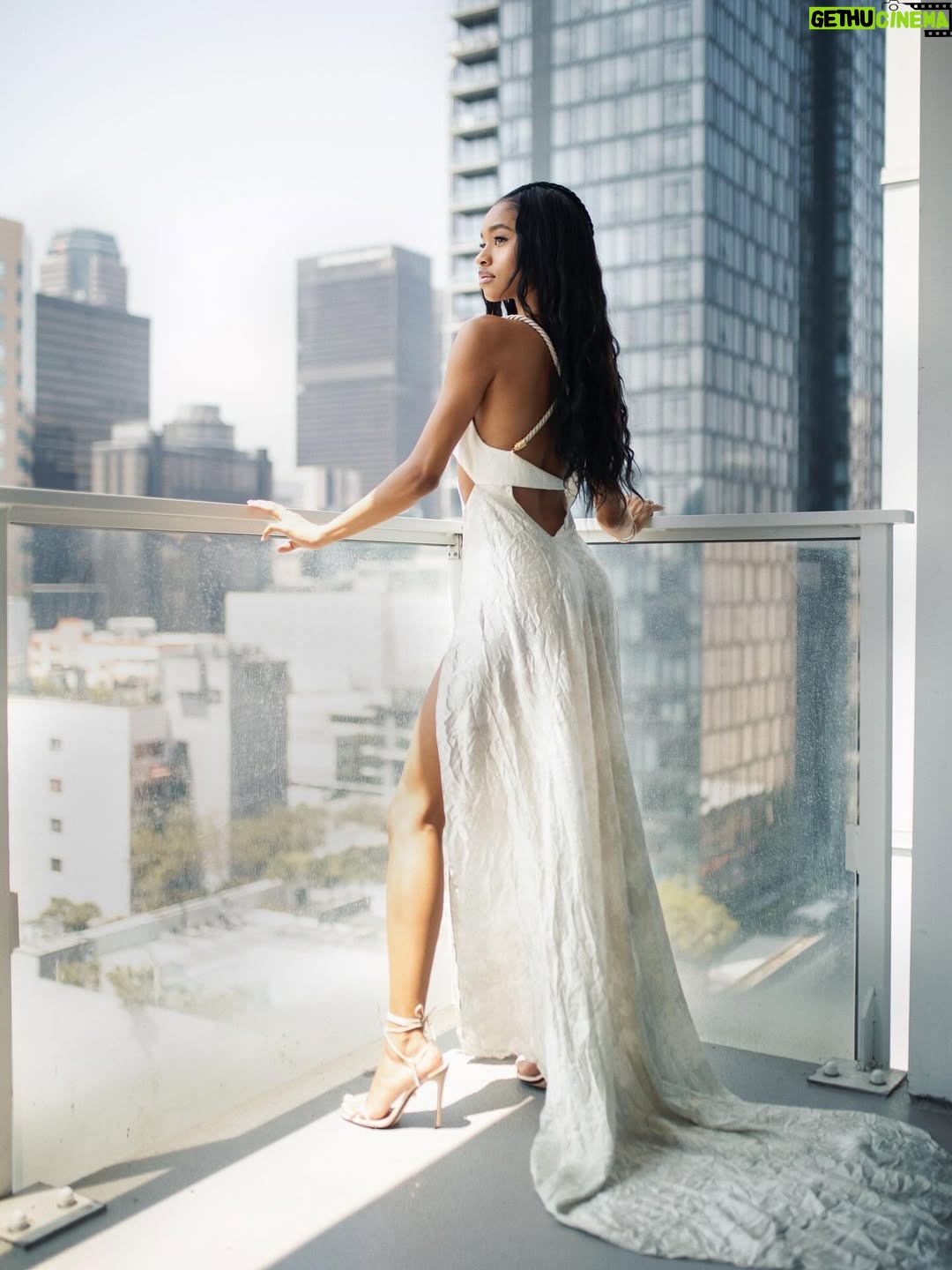 Akira Akbar - 72.1K Likes - bet ‘25 @bet 

Styled by @mandelkorn X @roberto_cavalli 
hair - @kittywedie 
makeup - @camillearianemakeup 
photography - @iamtishhabrenee
