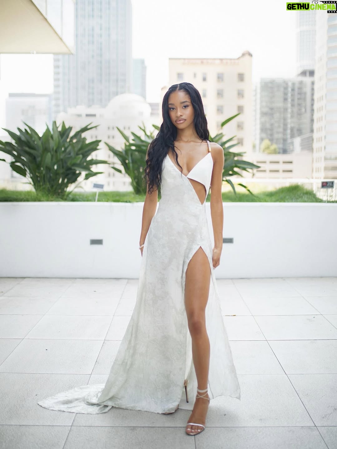 Akira Akbar - 72.1K Likes - bet ‘25 @bet 

Styled by @mandelkorn X @roberto_cavalli 
hair - @kittywedie 
makeup - @camillearianemakeup 
photography - @iamtishhabrenee