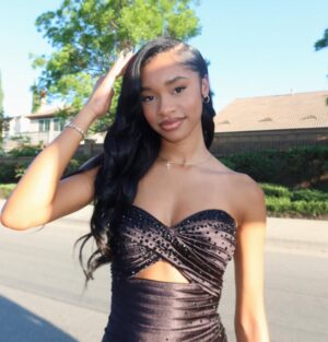 Akira Akbar Instagram - prom 🩶🖤