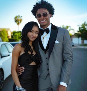 Akira Akbar Instagram - prom 🩶🖤