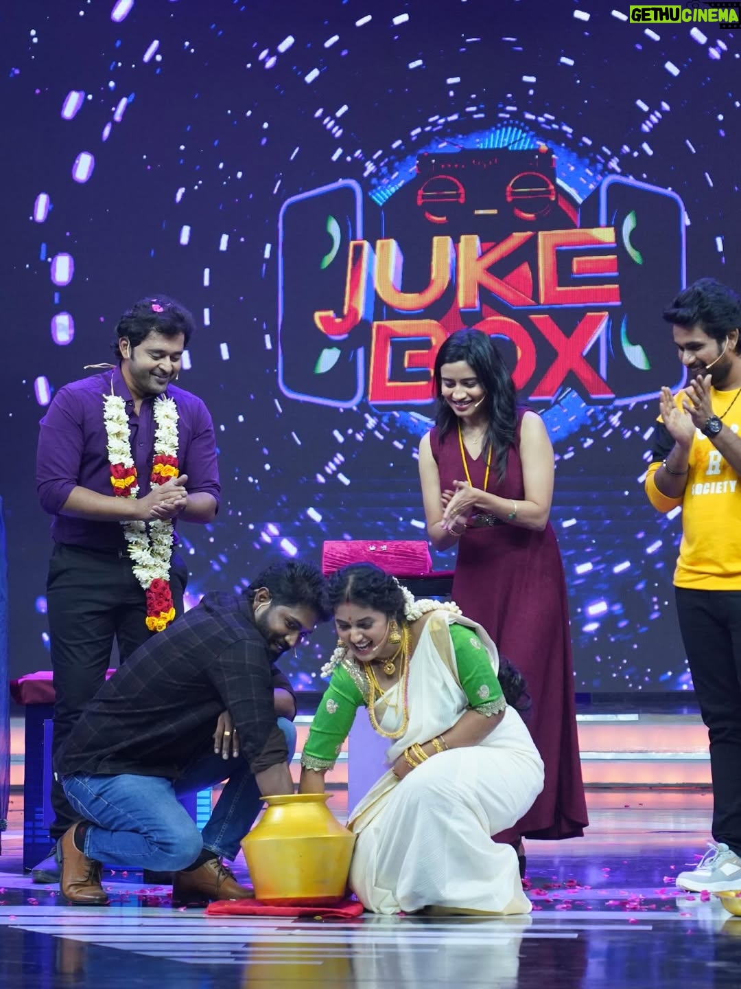 Akshaya Kandamuthan - 80.7K Likes - Tq for inviting us ♥️🧿 @dstudioproductions & special Tq to 🙏🏻♥️ @vijaytelevision  watch  us on start music  show today at 8pm

#vijaytelivision #startmusicseason6 #vijaytvshow