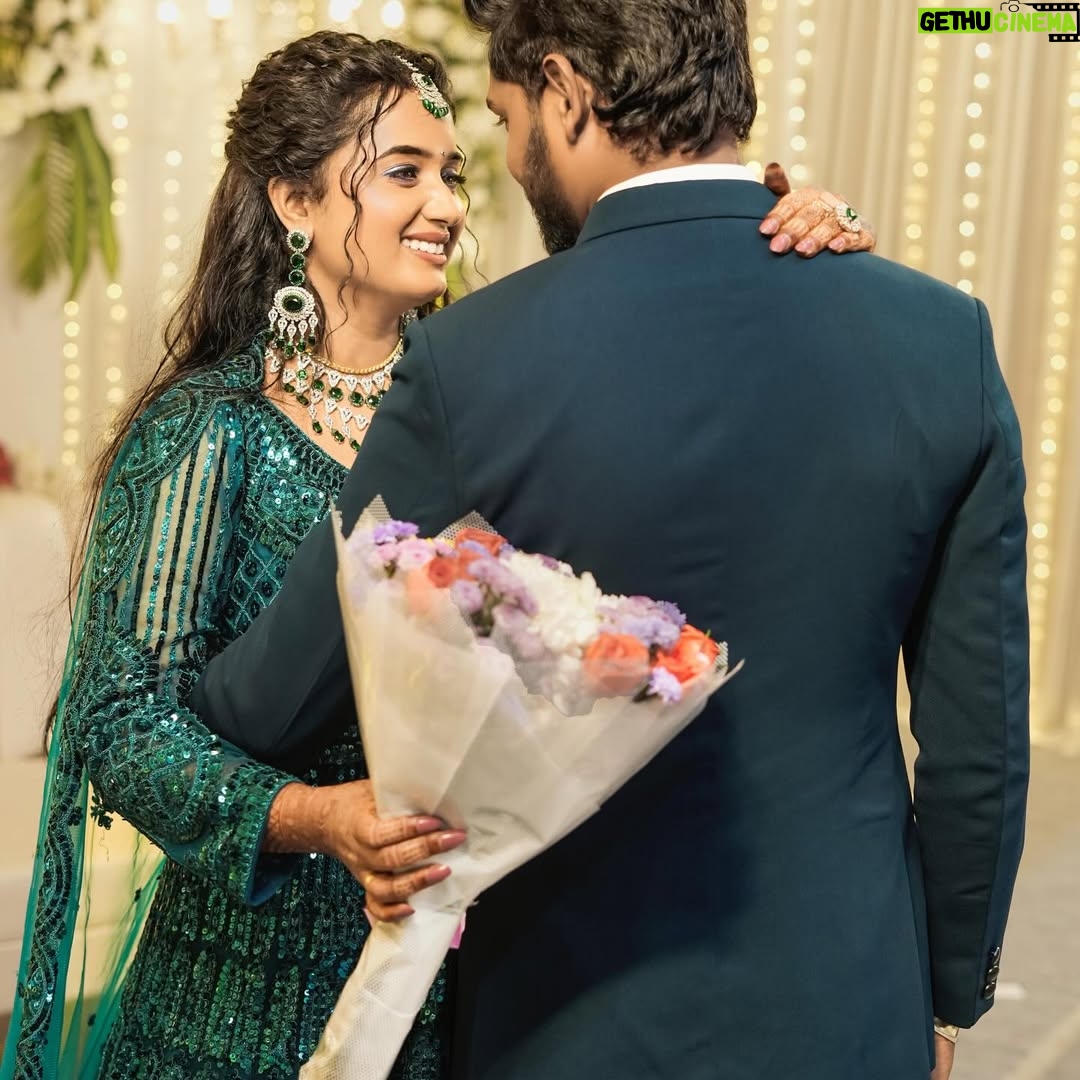 Akshaya Kandamuthan - 63.3K Likes - To love, laughter and our happily ever after! 💕

Makeup @ajay_artistry 
Hairstylist  @mani_stylist_ 
Costume @mokshe_rental_destination & @studio_7creations 
Jewel @chennai_jazz 
 cam @focus_queen_photography