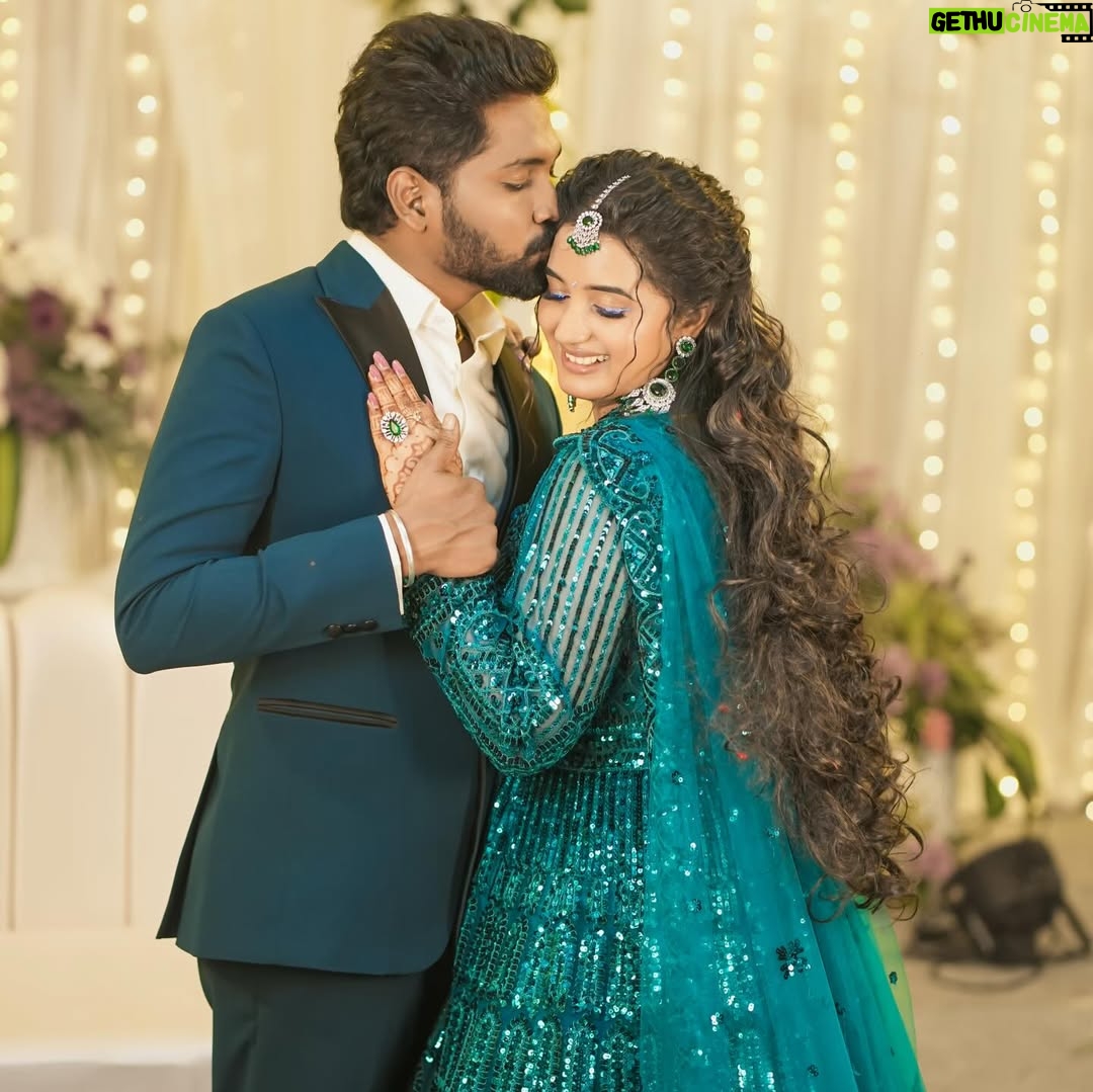 Akshaya Kandamuthan - 63.3K Likes - To love, laughter and our happily ever after! 💕

Makeup @ajay_artistry 
Hairstylist  @mani_stylist_ 
Costume @mokshe_rental_destination & @studio_7creations 
Jewel @chennai_jazz 
 cam @focus_queen_photography