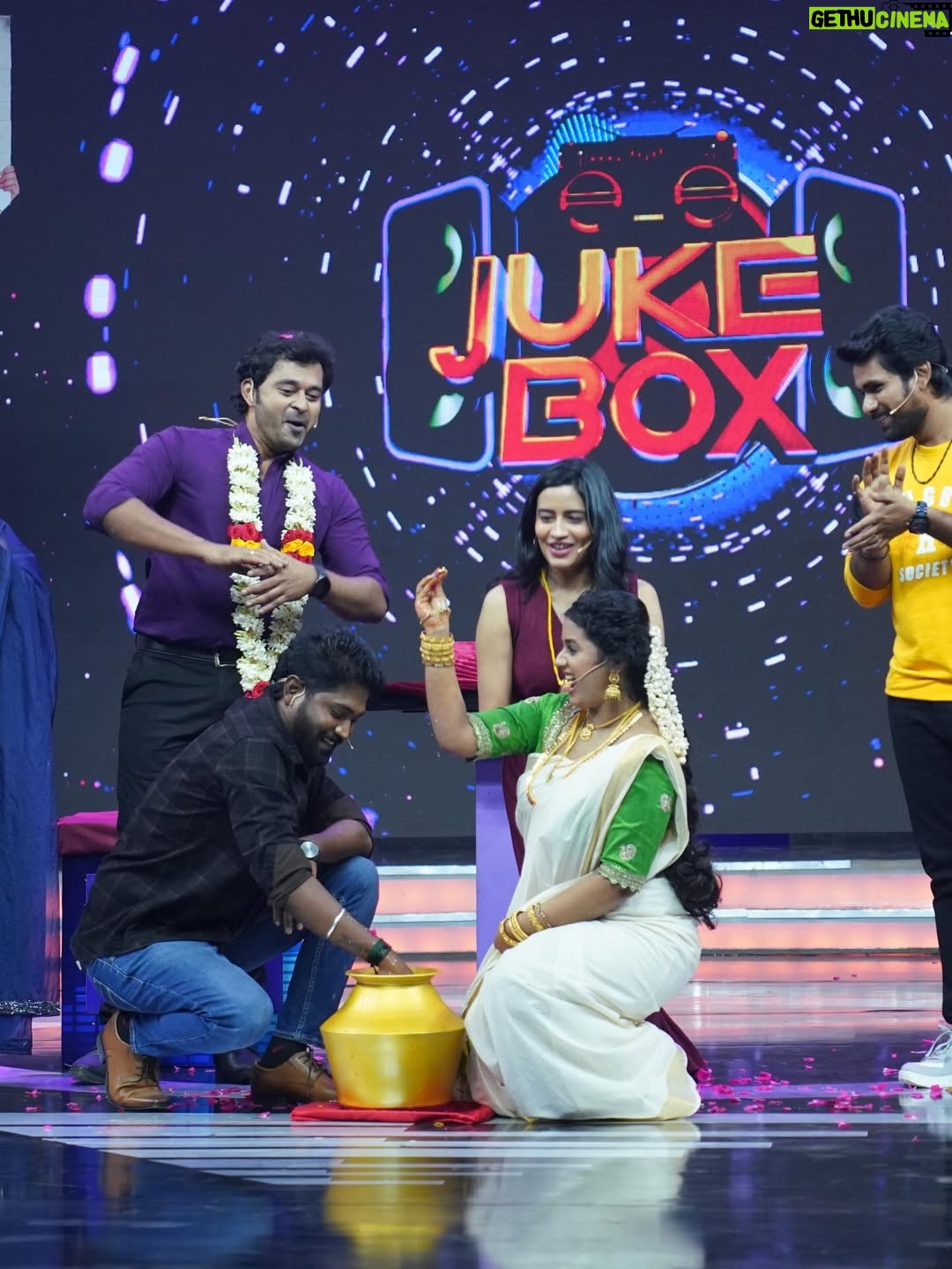 Akshaya Kandamuthan - 80.7K Likes - Tq for inviting us ♥️🧿 @dstudioproductions & special Tq to 🙏🏻♥️ @vijaytelevision  watch  us on start music  show today at 8pm

#vijaytelivision #startmusicseason6 #vijaytvshow