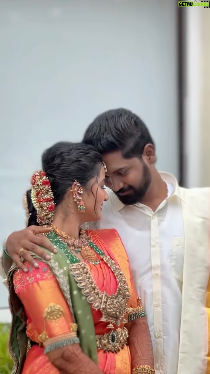 Akshaya Kandamuthan - 111.9K Likes - Makeup @ajay_artistry 
Hair @mani_stylist_ 
Saree @pleats_drapes 
Jewellery @chennai_jazz