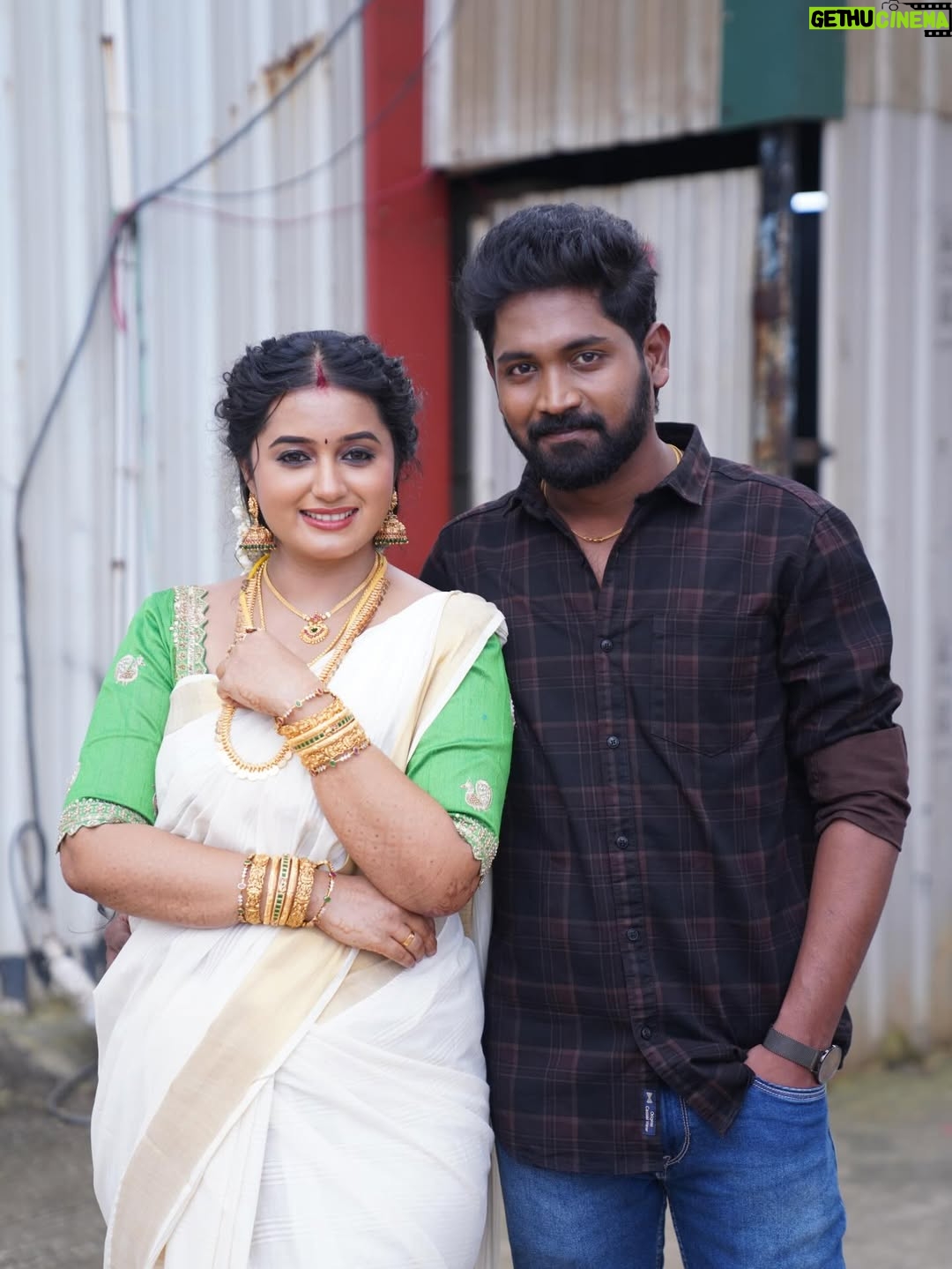 Akshaya Kandamuthan - 80.7K Likes - Tq for inviting us ♥️🧿 @dstudioproductions & special Tq to 🙏🏻♥️ @vijaytelevision  watch  us on start music  show today at 8pm

#vijaytelivision #startmusicseason6 #vijaytvshow