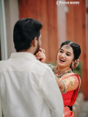 Akshaya Kandamuthan Instagram - “If love is a journey, this is my favourite milestone.” ♥️🧿

Makeup 💄 @ajay_artistry 
Hairstylist  @mani_stylist_ 
Cam @focus_queen_photography 
Jewels @chennai_jazz 
Blouse @vaibhavfitandstitch
Mehandhi @yokesh_mehandi