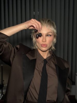 Aleksandra Adamska Instagram - lubię tak 

designer @lukaszjemiol 
make up @karbowiak_mua 
hair @adrianwlasiuk 

#topmodel #topmodelpolska #outfit #style #statement #actress #adamska
