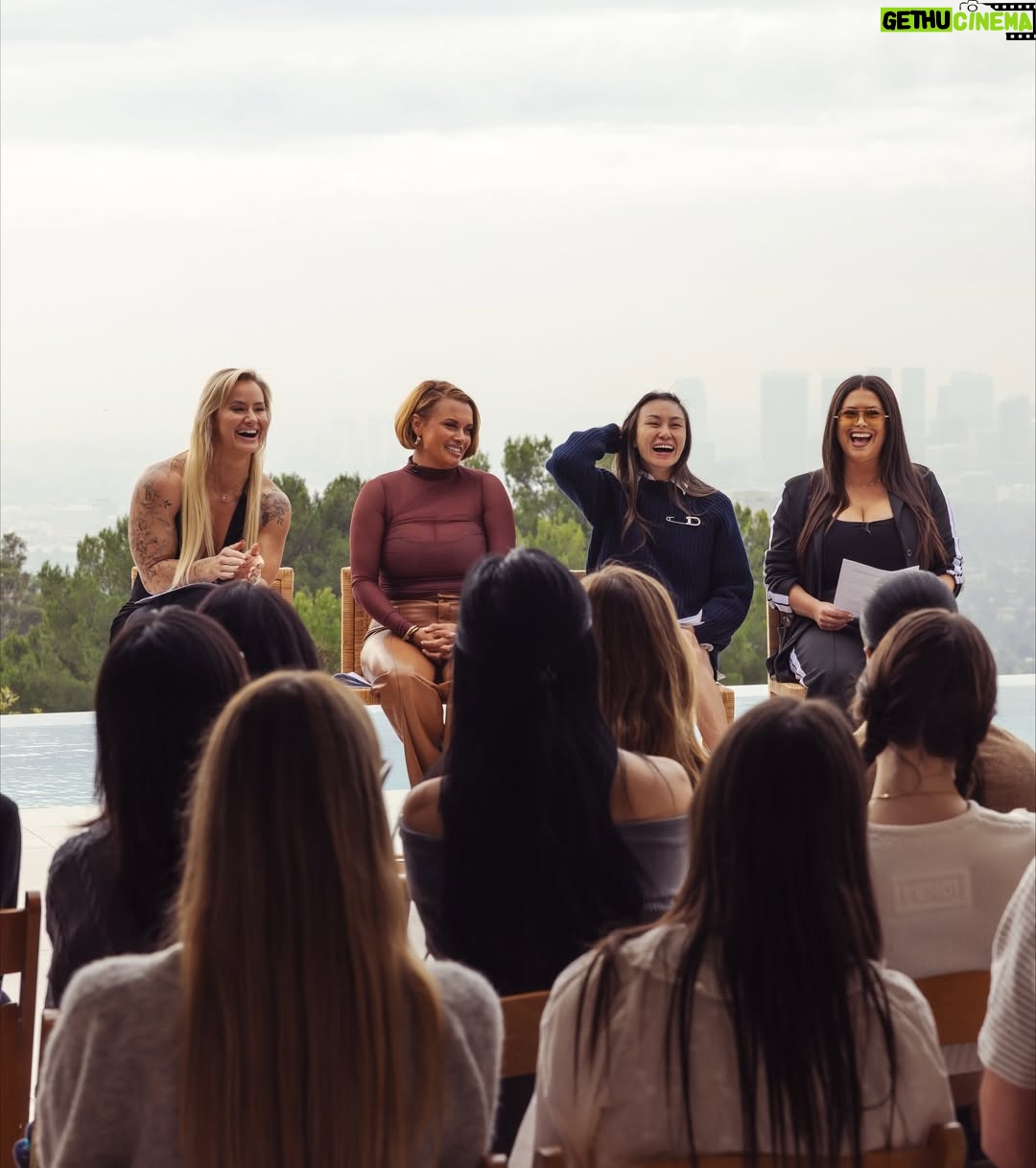 Alex Curry - 3.4K Likes - Brunch with @passes talking about women in the creator economy. From tech to sports to TV, we’ve all had a crazy journey and I loved sharing and learning from these badass women! 

More from our panel will be posted to my #Passes page (link in my bio) also answering any and all questions on my Passes page 🤗 so come hang out!