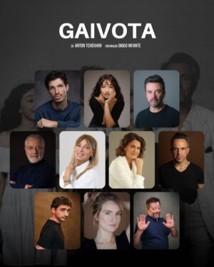 Alexandra Lencastre Instagram - Com estreia marcada para 29 de janeiro, “A Gaivota”, um dos clássicos mais marcantes de Anton Tchékhov, regressa aos palcos numa nova encenação de Diogo Infante, que revisita as tensões entre arte, amor, frustração e poder.

Alexandra Lencastre, André Leitão, António Melo, Flávio Gil, Guilherme Filipe, Ivo Canelas, Margarida Bakker, Pedro Laginha, Rita Rocha Silva e Rita Salema dão vida às personagens desta peça intemporal.

Uma história sobre os sacrifícios da criação e as feridas invisíveis da ambição artística.

Já tem o seu bilhete?

De 20 janeiro a 5 de abril
Qua a Sáb 21:00
Dom 16:30
____________________

De Anton Tchékhov
Versão e encenação Diogo Infante
Apoio à dramaturgia Margarida Tavares
Com Alexandra Lencastre, André Leitão, António Melo, Flávio Gil, Guilherme Filipe, Ivo Canelas, Margarida Bakker, Pedro Laginha, Rita Rocha Silva, Rita Salema
Cenografia Catarina Amaro
Figurinos Filipe Faísca
Desenho de luz Nuno Meira
Espaço sonoro Artur Guimarães
Assistência de encenação Flávio Gil
Fotografia cartaz e spot TV Pedro Macedo – Framed Photos
Produção Teatro da Trindade INATEL
