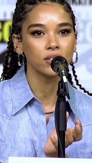 Alexandra Shipp Instagram - #violentendsfilm #comicon #ifc #sdcc #alexandrashipp 🍿🎥🎬