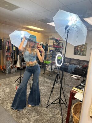 Alexandria DeBerry Instagram - just [im]patiently waiting for a Szn 2 of @thehuntingwives, wbu? 👀🤠🪩🩵

@netflix @lionsgatetv @rebecca_p_cutter @may_cobb