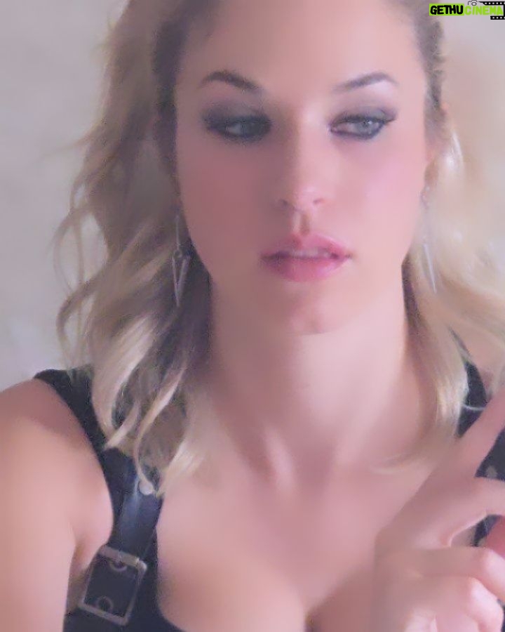 Alexis Knapp - 8.6K Likes - Vibing out this new persona for the MOSTTT AWEEESOMEEE MOVIEEEE 3 days after getting back from a month on another in Winnipeg. More incoming ;) rest is sparing but excitement is aliiiive 😍