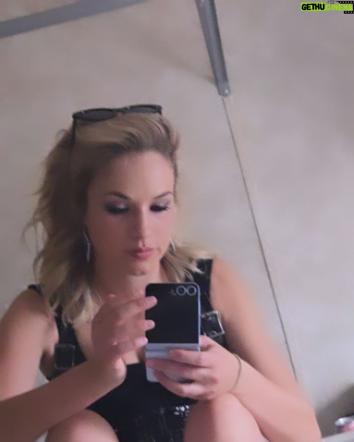 Alexis Knapp - 8.6K Likes - Vibing out this new persona for the MOSTTT AWEEESOMEEE MOVIEEEE 3 days after getting back from a month on another in Winnipeg. More incoming ;) rest is sparing but excitement is aliiiive 😍
