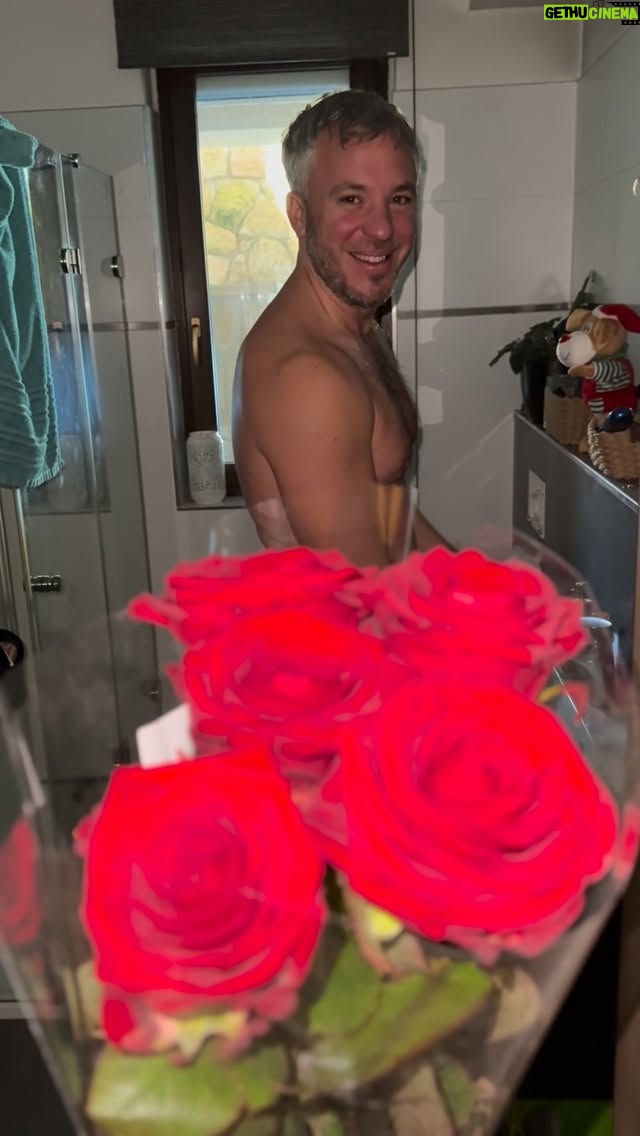 Alice Bendová - 3.4K Likes - Taky to znáte? Já to nechápu. Kdo ano? 😂😂😂

@michal_topol 

#couple #15years #together #roses #instacouple