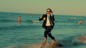 Alina Pyazok Instagram - New music video by Tommy Cash — OK is finally out on YouTube!
Le incredibili avventure di Tommaso Contanti in Italia 🤭🇮🇹

We had such an amazing time shooting across three regions of Italy — unforgettable days, crazy moments, and the best crew ever.
Full video now on YouTube - watch it! 👉👈

Lovely crew:

Artist: TOMMY CASH @tommycashworld
Written and directed: ALINA PASOK  @alina_pasok

Producer: ALEX TROITSKY @alextroitsky
DOP: ARGANTE BASCHIERA @argantebaschiera
AC: FLAVIO PIZZAGALLI @flaviopizzagalli 
Editor: KATYA TRIN @trin.art
Post production coordinator: VANYA FEDOTOV @vanyafed
Color: VIKTOR MALYGIN (SYNESTHETIC) @viktormalygin @synesthetic.cc
Design/VFX: MAKSIM SEMYONOV @borisivan90
Clean up: ARTEM ANDREEV @metraveer
SFX: SERGEI HARHAN @harhanbeats
MUAH and Stylist assistant:  ANASTASIIA SHEVELEVA @n_shevelyova
Styling: DALIAH SPIEGEL @daliah.spiegel
Production assistant: MICHELE CONENNA @michele_conenna_official
Management: ANTON GLUSNJOV @antonworldwide
Grannies: LE NONNE DI OSTUNI @associazionefilodiarianna
Lionfield: EMILIANO SANTORO, MATTEO SALVATORI @lionfieldmusic
World Thinnest Car by Tutti Pazzi Per Marazzi  ANDREA MARAZZI @tutti_pazzi_per_marazzi

Special thanks to 
Alberto Giocondo @albertogiocondo, ⁠Phantom Studio, Marco Caravaggi, Istituto Comprensivo Giovanni XXXIII Bosco di Ostuni, Pietro Albanese, Lucrezia Pacifico, Angelica Natola, Emanuele Caló, Anna-Maria Treneva

GRANNIES

Nina Legrottaglie 
Nella Moro 
Lucrezia Moro
Mariolina De Nuzzo
Tonia Francioso
Filomena Corona 
Maria Marzio 
Donata Moro
Lina Cestelli 
Rosa Semerano 
Giovanna Scarafile 

KIDS

Caterina Ciciriello
Annamaria Albertini 
⁠Sophie Curci 
⁠Giorgia Cavallo
Leonardo Marseglia 
Antonio Marseglia 
Francesca Petrelli
Manuel Brescia 
Melissa Brescia 
Mattia Tarì
Nike Carparelli 
Noemi Prudentino 
⁠Ethan Pio Cucci

Thank you for everyone who participated and helped! Love you! Ciao!