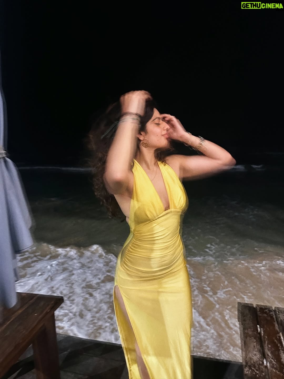 Alisha Chopra - 91.8K Likes - I work on my own timeline ; snaps from 01•09•2025🌊✨

#HDB