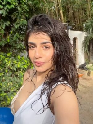 Alisha Chopra Instagram - I work on my own timeline ; snaps from 01•09•2025🌊✨

#HDB