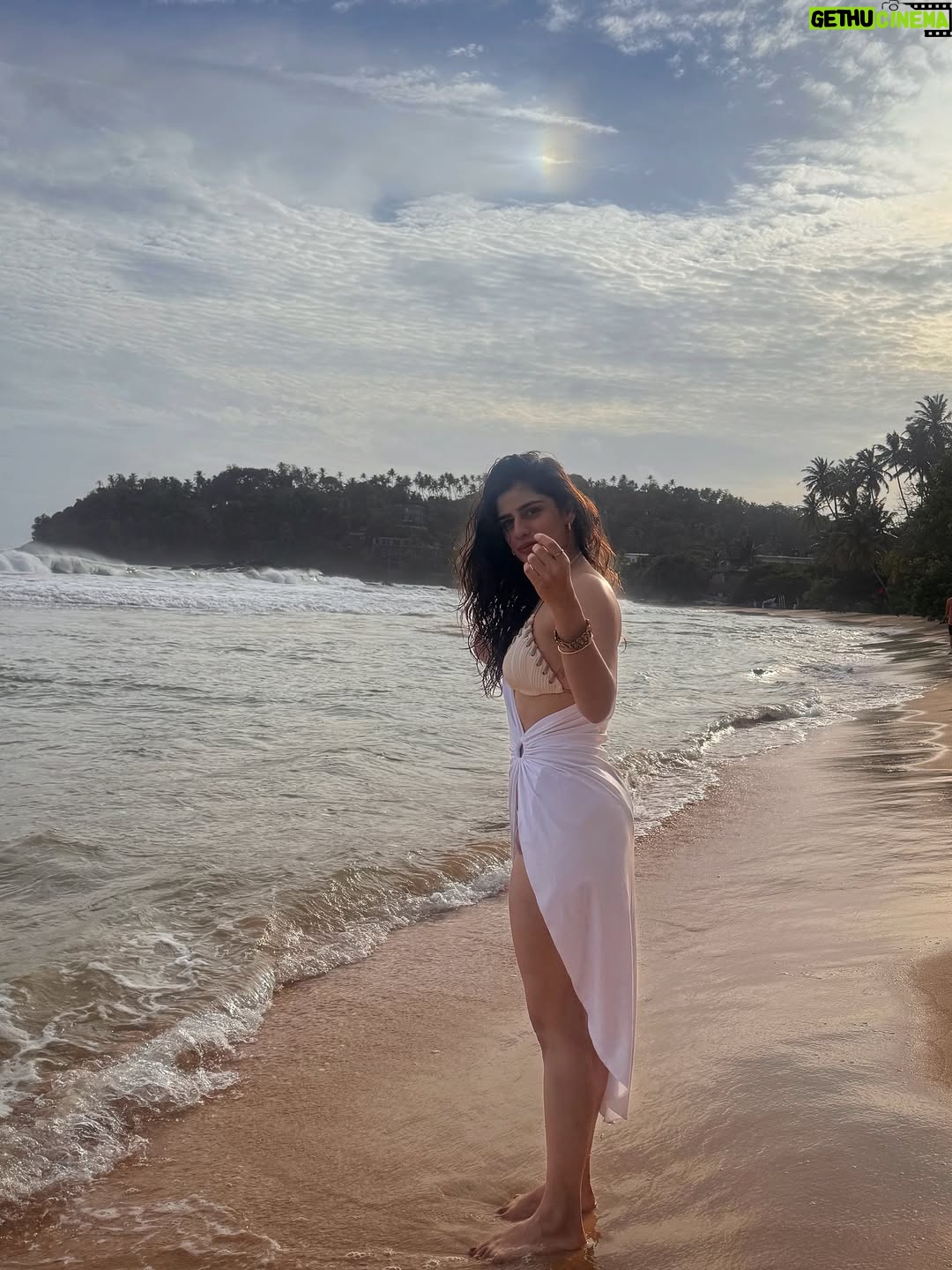 Alisha Chopra - 91.8K Likes - I work on my own timeline ; snaps from 01•09•2025🌊✨

#HDB