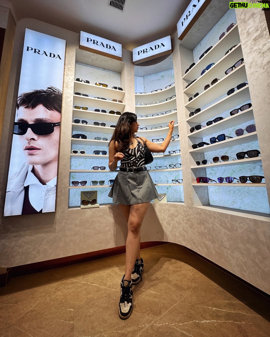 Alisha Chopra - 5.8K Likes - Getting summer-ready with @gkboptical ☀️🥰
.
.
.
.
#versaceeyewear #pradaeyewear #loveforluxury #gkbopticals #sunglasses