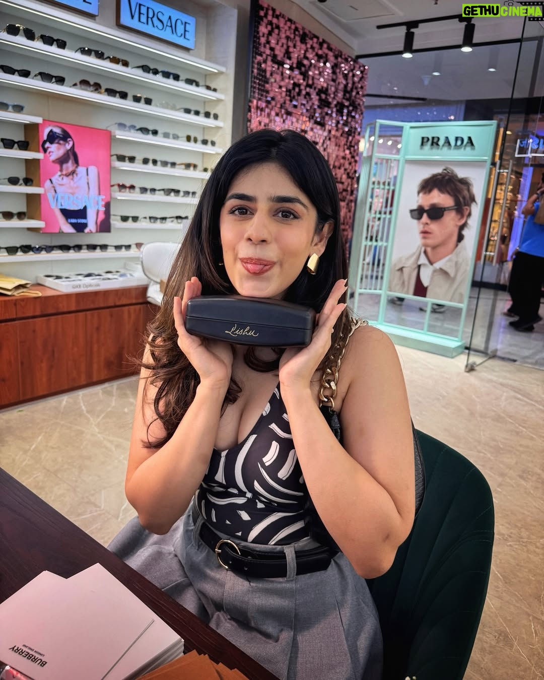 Alisha Chopra - 5.8K Likes - Getting summer-ready with @gkboptical ☀️🥰
.
.
.
.
#versaceeyewear #pradaeyewear #loveforluxury #gkbopticals #sunglasses