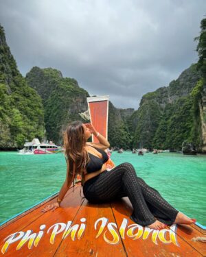 Aliya Naaz Instagram - Floating through paradise 🛶🖤