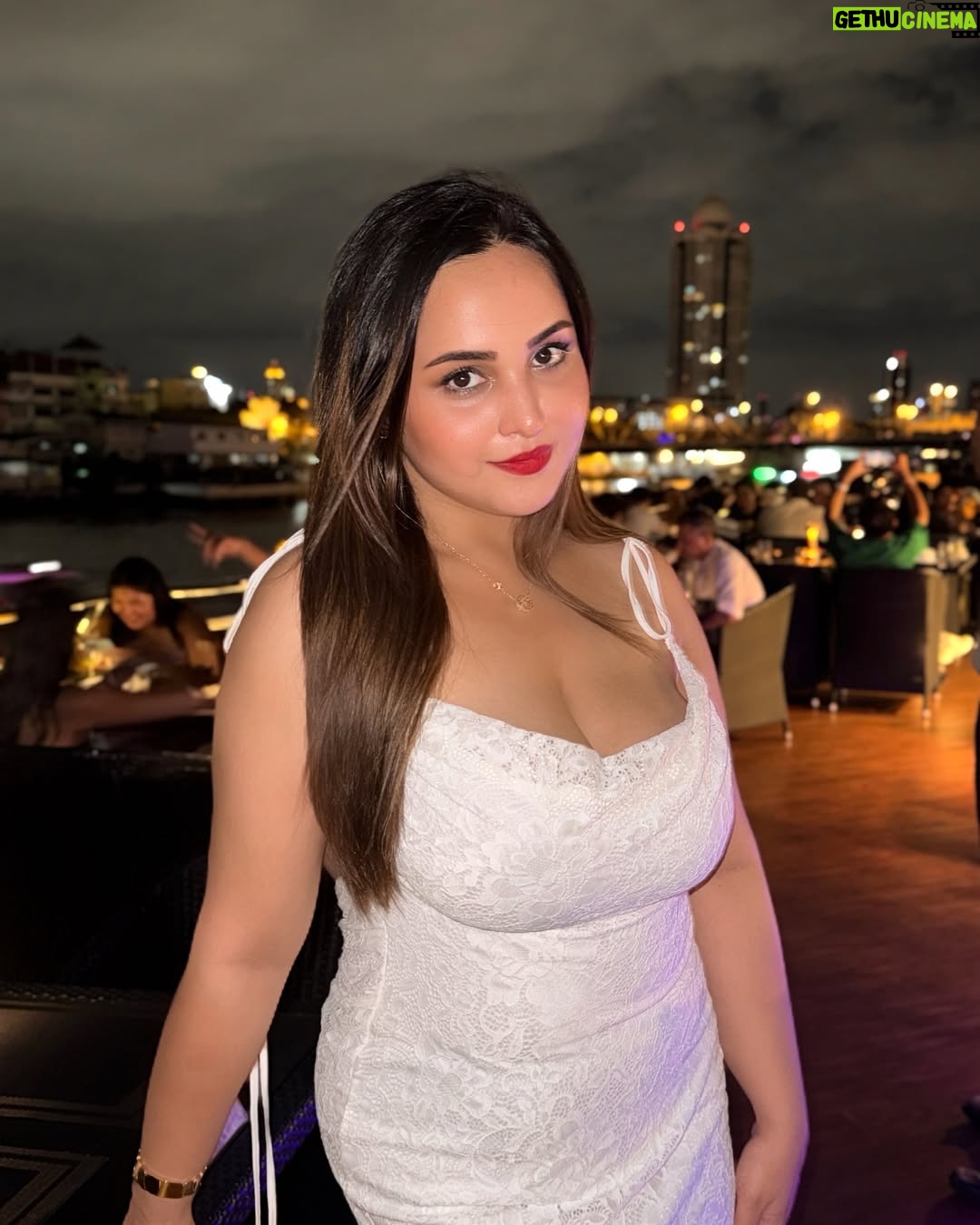 Aliya Naaz - 11.3K Likes - Bangkok ❤️🇹🇭