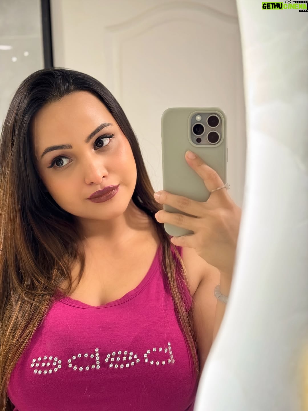 Aliya Naaz - 8.8K Likes - Randomness 💁🏻‍♀️