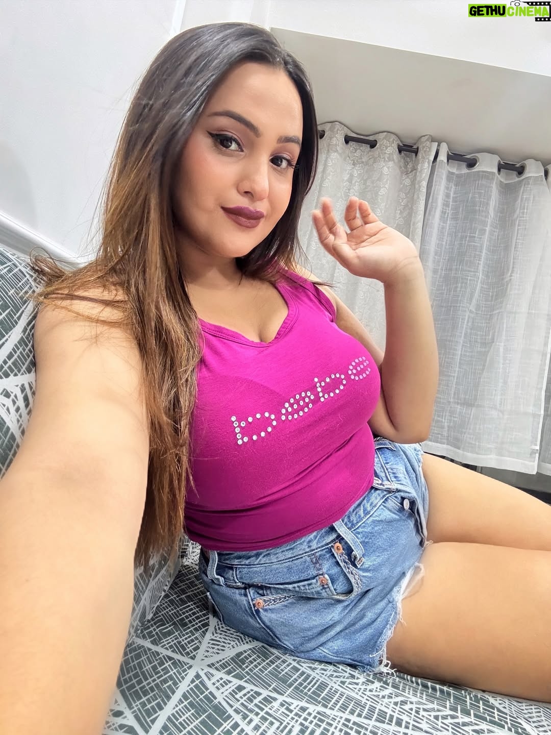 Aliya Naaz - 8.8K Likes - Randomness 💁🏻‍♀️
