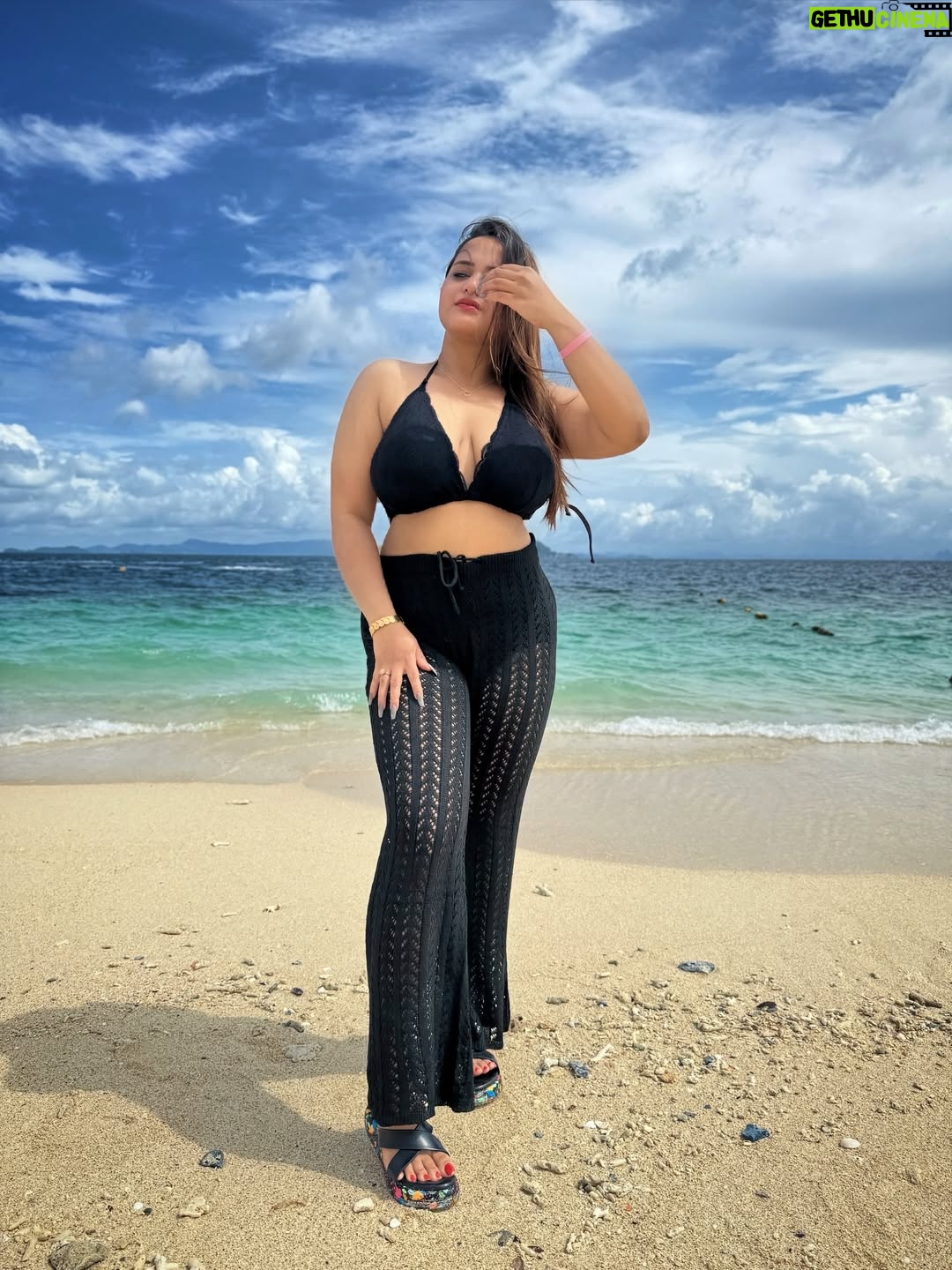 Aliya Naaz - 9.1K Likes - Missed me ? Yes or no ? 🤍😃