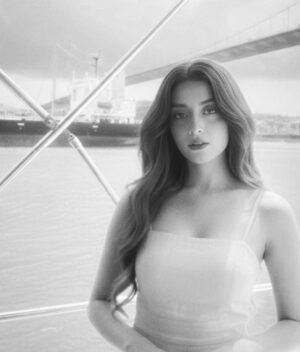 Alizeh Shah Instagram - 🍯