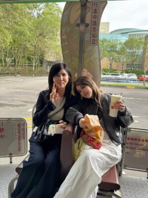 Ally Chiu Instagram - ’‘
生日快樂最愛的母親大人
帶母親來吃 美國極光牧場乾式熟成 35 天帶骨肋眼牛排
Ps麥當勞沒有贊助

생일 축하해요, 내가 제일 사랑하는 엄마💓