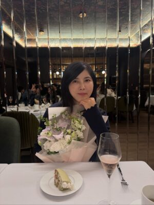 Ally Chiu Instagram - ’‘
生日快樂最愛的母親大人
帶母親來吃 美國極光牧場乾式熟成 35 天帶骨肋眼牛排
Ps麥當勞沒有贊助

생일 축하해요, 내가 제일 사랑하는 엄마💓