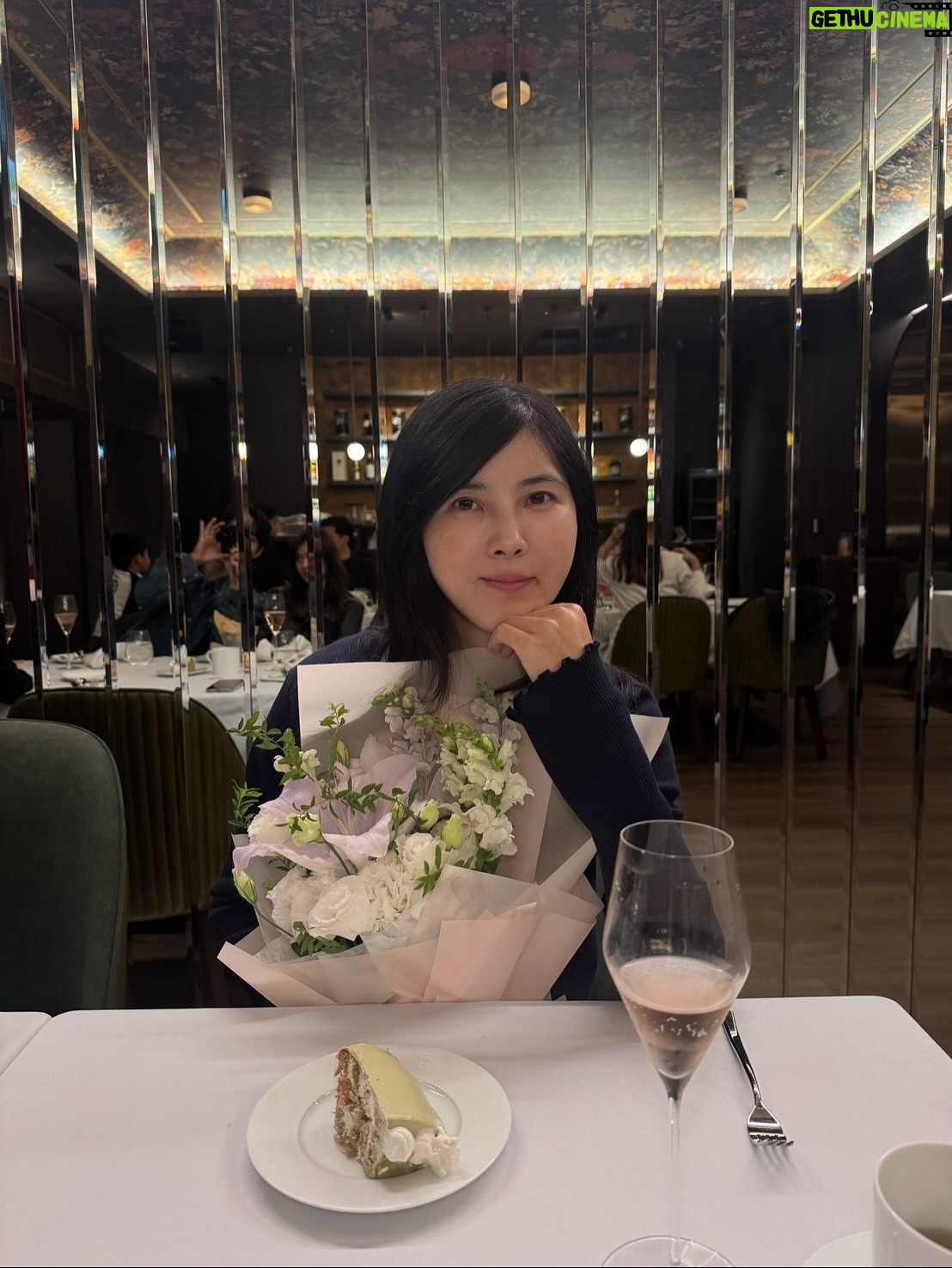 Ally Chiu - 4.6K Likes - ’‘
生日快樂最愛的母親大人
帶母親來吃 美國極光牧場乾式熟成 35 天帶骨肋眼牛排
Ps麥當勞沒有贊助

생일 축하해요, 내가 제일 사랑하는 엄마💓