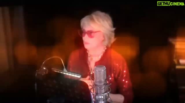 Amanda Lear - 5.2K Likes - My NEW Album LOOKING BACK is released !!!