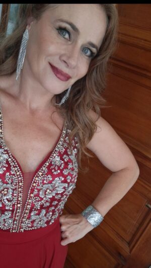 Amaya Forch Instagram - A veces me pongo un precioso @vestidosunique, me transformo en princesa y animo eventos.
( y me saco selfies )