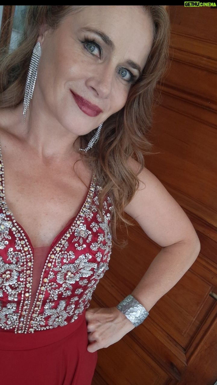 Amaya Forch - 4.4K Likes - A veces me pongo un precioso @vestidosunique, me transformo en princesa y animo eventos. 
( y me saco selfies )