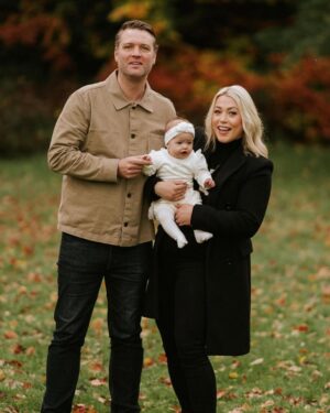 Amelia Lily Instagram - My entire world ❤️

Thank you to the wonderful 
@stevenmcdonald_photography for capturing these🤍