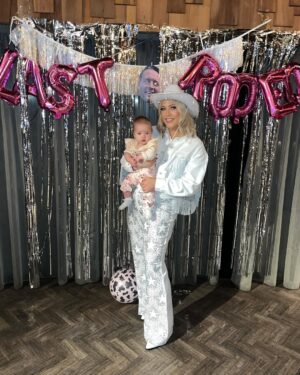 Amelia Lily Instagram - HEN DO Part 1 - My last rodeo!!! 🤍
Don’t even know where to begin to be honest, my girls out did themselves. Too many photos to fit on here! I have the best family and bridal squad ever! 🥹