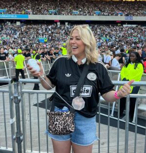 Amelia Lily Instagram - OASIS 🖤 

My first night out since becoming a mummy and what a night it was!! 
I remember being in school and coming home and jamming with my brother to Oasis for hours! 
Their music is legendary and I feel so grateful that we’ve been blessed to hear it live again! 
I’ll forever be grateful to my husband to be and amazing sister in law for making last night happen for me. 
I honestly didn’t think I’d get to go to this gig as I’m a new mum and with me also breastfeeding! But with weeks of preparation of expressing milk and my amazing mum for looking after Pearl for a few hours in the hotel it happened! 
Of course I kept it real n rock n roll with having to pump breast milk at the show too! 😂

A night I will never forget 🖤