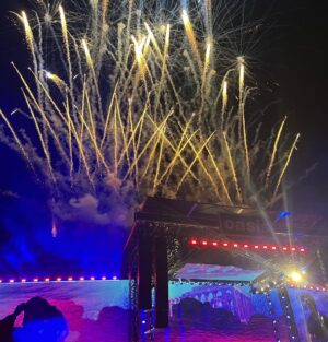 Amelia Lily Instagram - OASIS 🖤 

My first night out since becoming a mummy and what a night it was!! 
I remember being in school and coming home and jamming with my brother to Oasis for hours! 
Their music is legendary and I feel so grateful that we’ve been blessed to hear it live again! 
I’ll forever be grateful to my husband to be and amazing sister in law for making last night happen for me. 
I honestly didn’t think I’d get to go to this gig as I’m a new mum and with me also breastfeeding! But with weeks of preparation of expressing milk and my amazing mum for looking after Pearl for a few hours in the hotel it happened! 
Of course I kept it real n rock n roll with having to pump breast milk at the show too! 😂

A night I will never forget 🖤