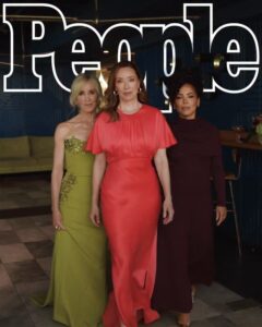 Amirah Vann Instagram - The medical professionals of the Fox series #Doc are giving us an inside look at the “hopeful and bighearted” medical drama. ✨ #MollyParker, #AmirahVann and #FelicityHuffman are opening up in PEOPLE’s digital cover story about supporting each other on screen and off — particularly when it comes to pronouncing complicated medical jargon. Read the full story at the link in our bio.

📷: @ariandlouise
🎥: @cinepapa_
📍: @broadviewhotel
Huffman/Hair: @miss_marilisa
Huffman/Makeup: @julieharrismakeup
Huffman/Stylist: @lindamedvenestyling
Huffman/On-Set Stylist: @thetrendoffice
Parker/Hair: @the.hair.account
Parker/Makeup: @melodie_makeup
Parker/Stylist: @tracyshapoff
Parker/On-Set Stylist: @triciahall
Vann/Hair: @ladiesloveunits
Vann/Makeup: @alexandredeslauriers
Vann/Stylist: @jasonrembert
Vann/On-Set Stylist: @santanaeluzige