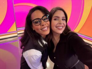 Amirah Vann Instagram - Hoy el día es más bonito con la luz y el talento de mi querida @amirahvannofficial en nuestros estudios de 30 Rock 💖💖💖💖💖 

De @howtogetawaywithmurder a la segunda temporada de Doc, Amirah sigue rompiendo esquemas en Hollywood para los latinos. ¡Hoy no se pierdan @accesototalshow por @telemundo a las 11:30am/10:30centro! ✨
