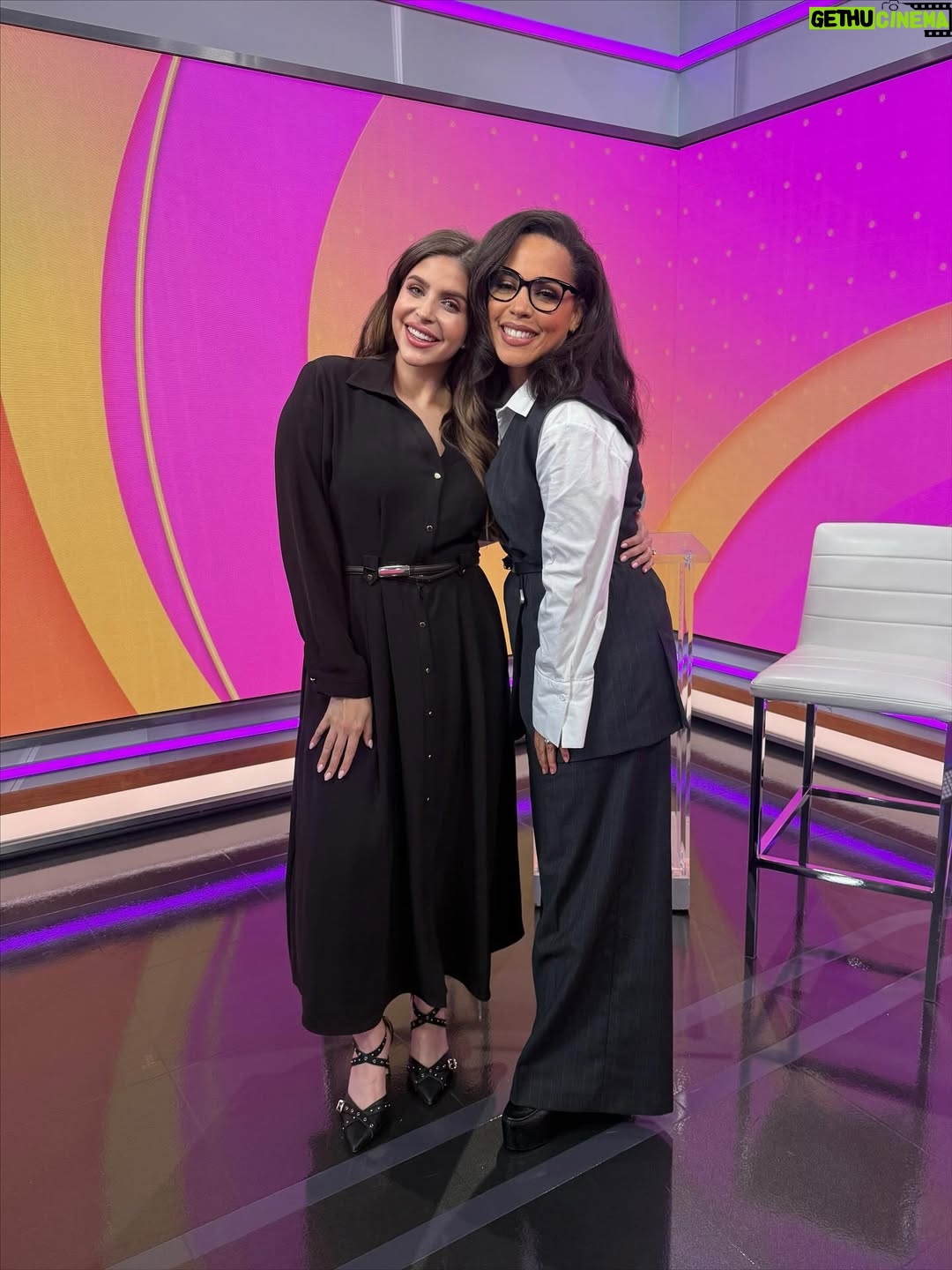 Amirah Vann - 454 Likes - Hoy el día es más bonito con la luz y el talento de mi querida @amirahvannofficial en nuestros estudios de 30 Rock 💖💖💖💖💖 

De @howtogetawaywithmurder a la segunda temporada de Doc, Amirah sigue rompiendo esquemas en Hollywood para los latinos. ¡Hoy no se pierdan @accesototalshow por @telemundo a las 11:30am/10:30centro! ✨