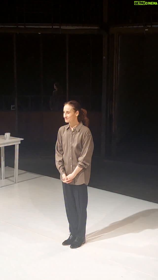 Amparo Noguera - 29.2K Likes - Al finalizar la función de "La persona deprimida" (primera de esta nueva temporada) un cariñoso y emotivo aplauso, recordando a nuestro querido Héctor Noguera, fundador de Teatro Camino.

Una función a tablero vuelto y con un público que llegó desde distintas comunas e incluso regiones, para ver este impresionante monólogo y conocer este gran proyecto de teatro independiente, liderado por Tito Noguera por casi tres décadas.
#amparonoguera #piedadnoguera 
#teatrocaminohéctornoguera #peñalolen 
#fundacionteatroamil