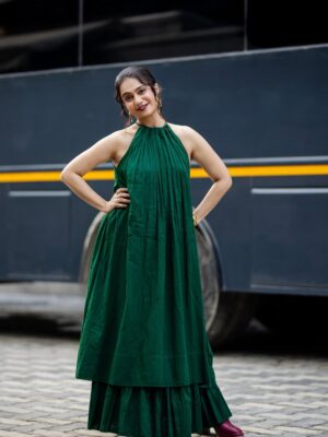 Amruta Subhash Instagram - Thank you so much to all of you for this amazing response for our film #jarann on @zee5 
#jarannmarathimovie #jarannonzee5 #promotions #chalahavayeudya 

Outfit @tanyasbenzfashion 
Jewellery @sorayaajewels_
Assisted by @tapasya_chalke
Capture by @shoot_machine
Styled by @tanmay_jangam